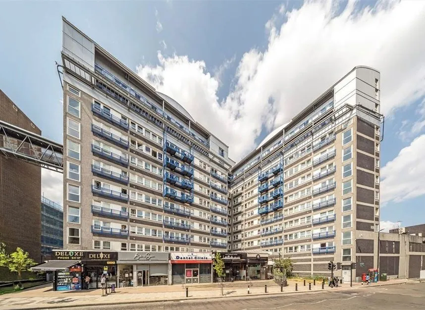 2 bed flat for sale — Calderwood Street, Woolwich, SE18