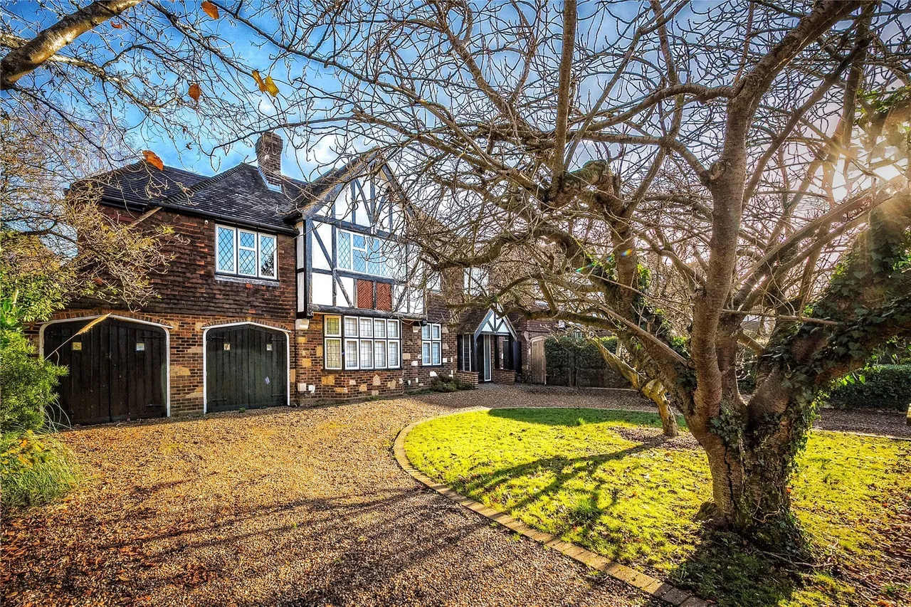 6 bed house for sale — Sutherland Avenue, Petts Wood, Orpington, BR5