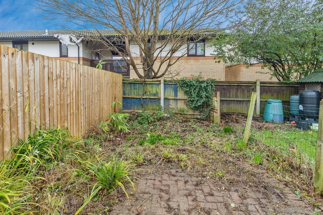Wimbledon Place, Bradwell Common, Milton Keynes, Buckinghamshire, MK13, photo 4