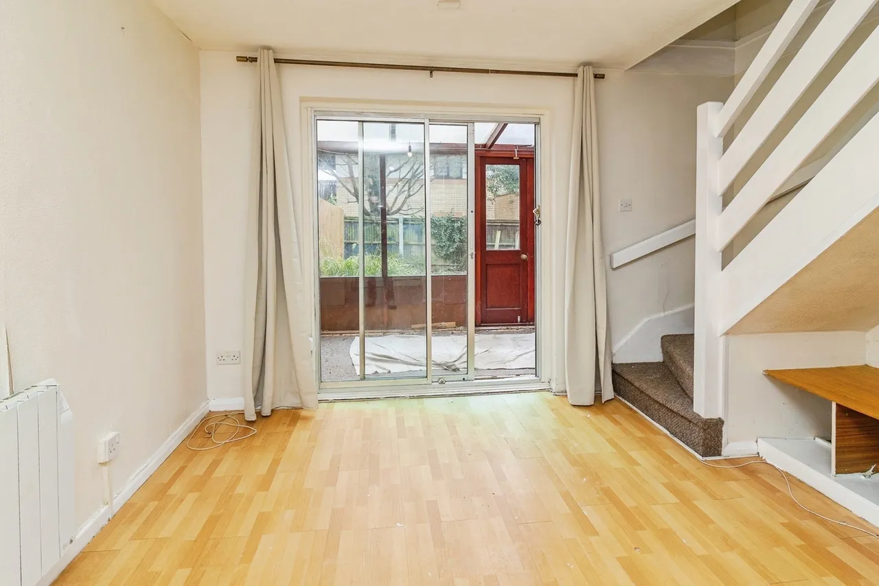 Wimbledon Place, Bradwell Common, Milton Keynes, Buckinghamshire, MK13, photo 9
