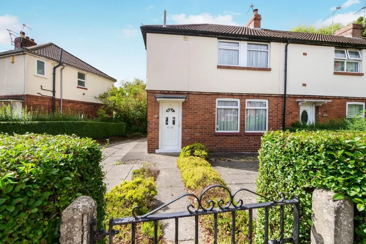 3 bed house for sale — Constantine Avenue, York