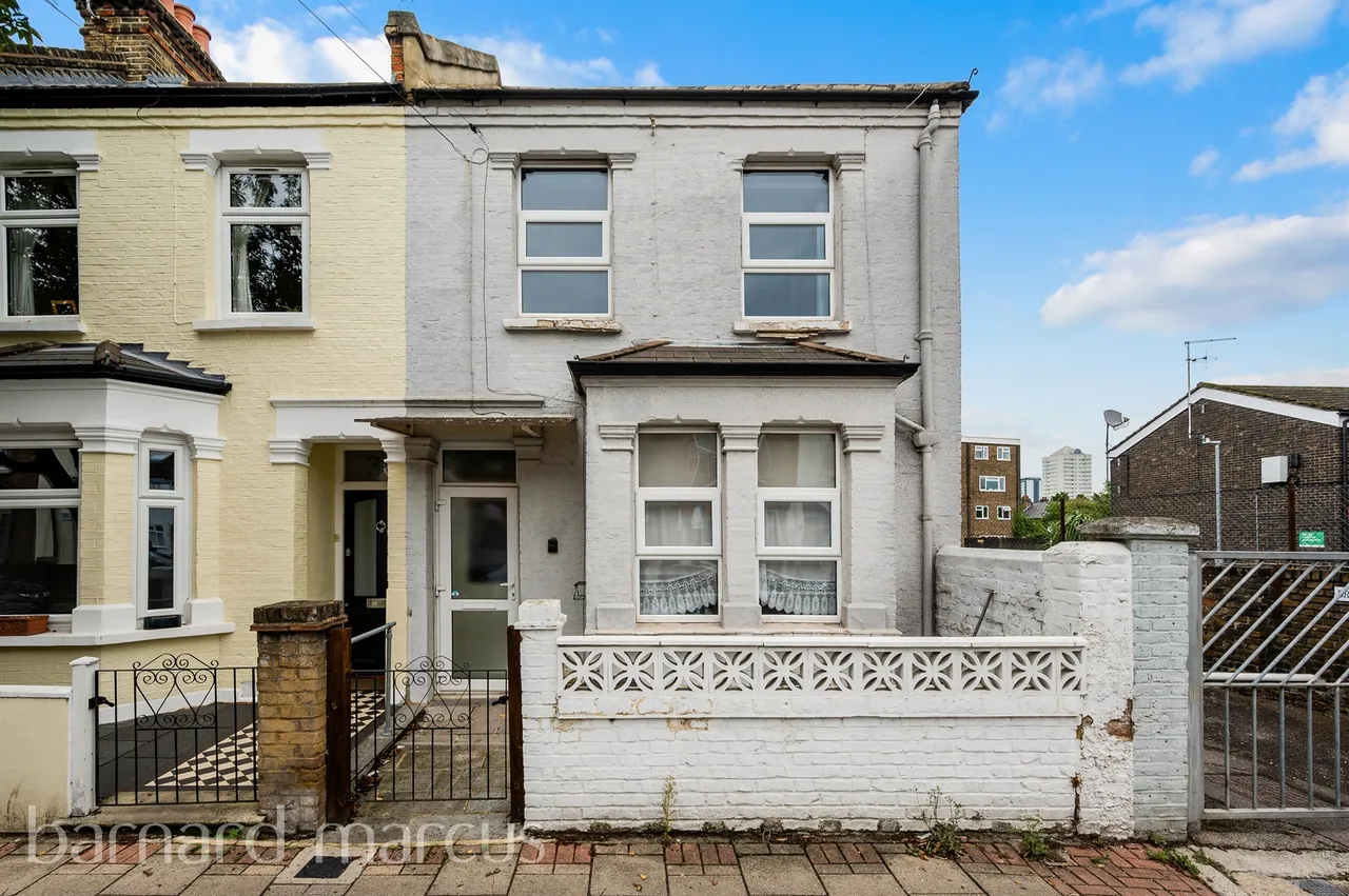 3 bed house for sale — Brathway Road, London
