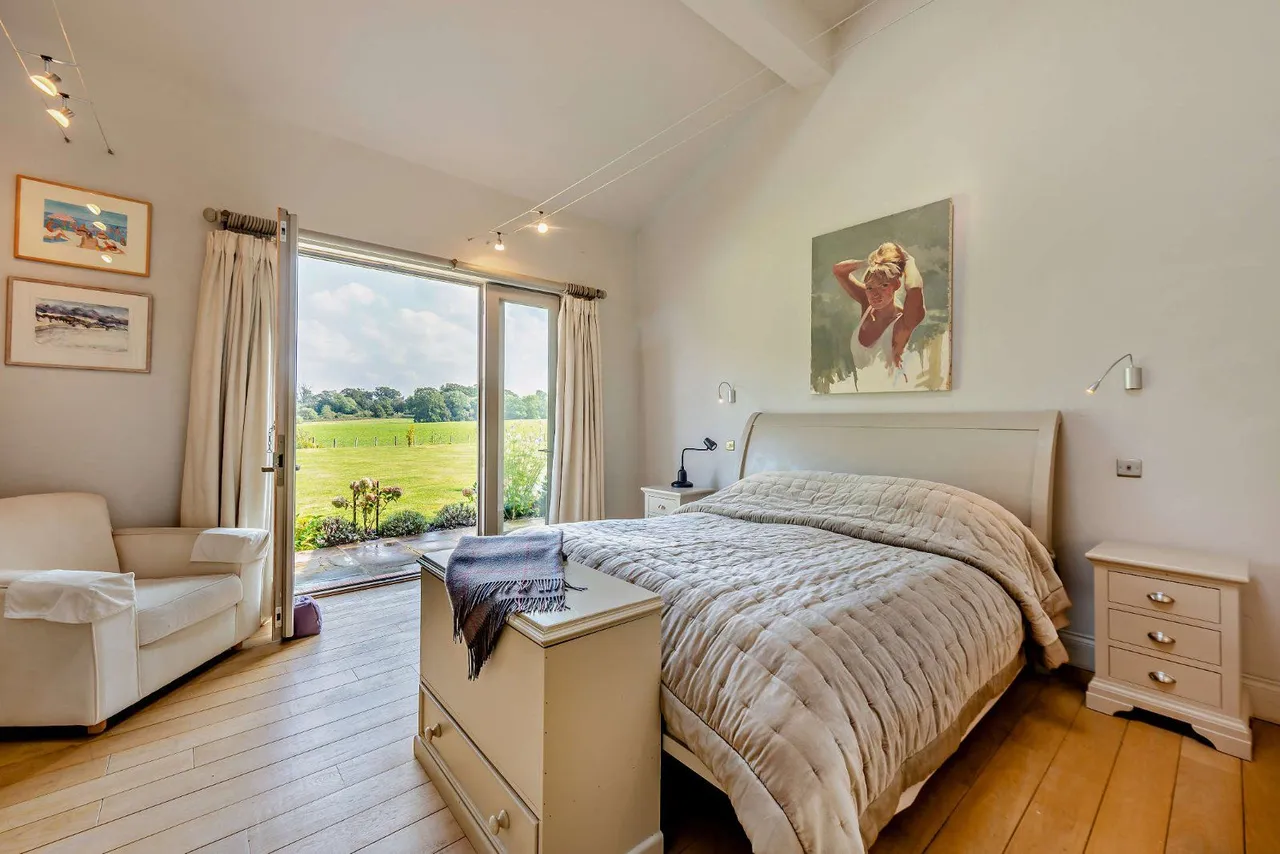 Ripley Road, East Clandon, GU4, photo 31