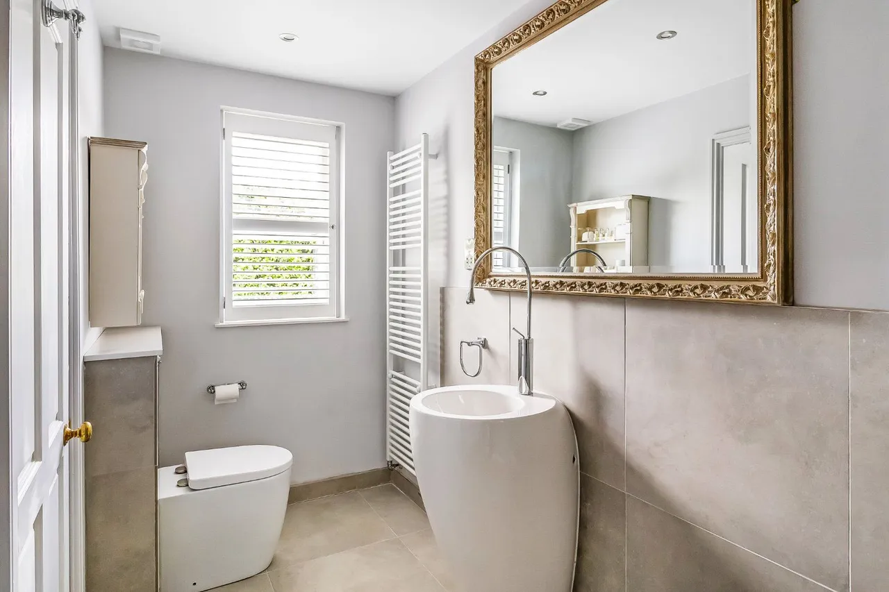 Ripley Road, East Clandon, GU4, photo 33
