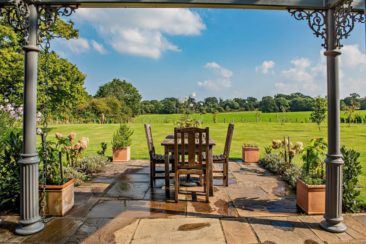 Ripley Road, East Clandon, GU4, photo 4