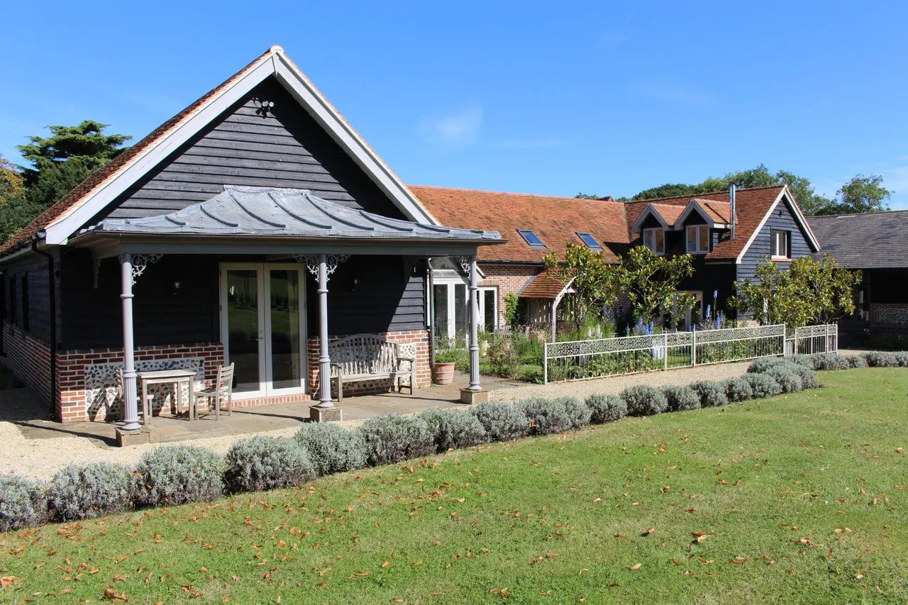 Ripley Road, East Clandon, GU4, photo 37