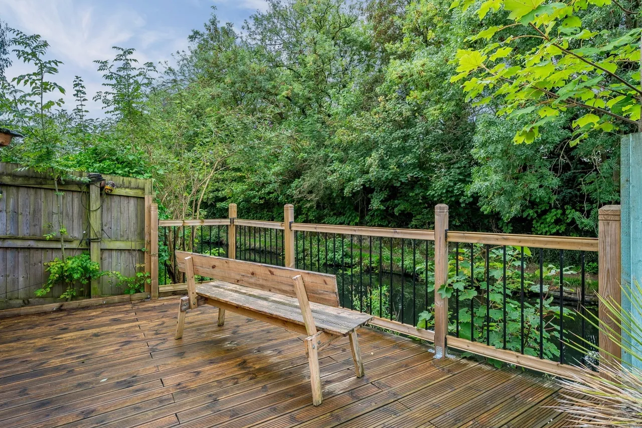 Weavers Gate, Hyde, SK14, photo 3