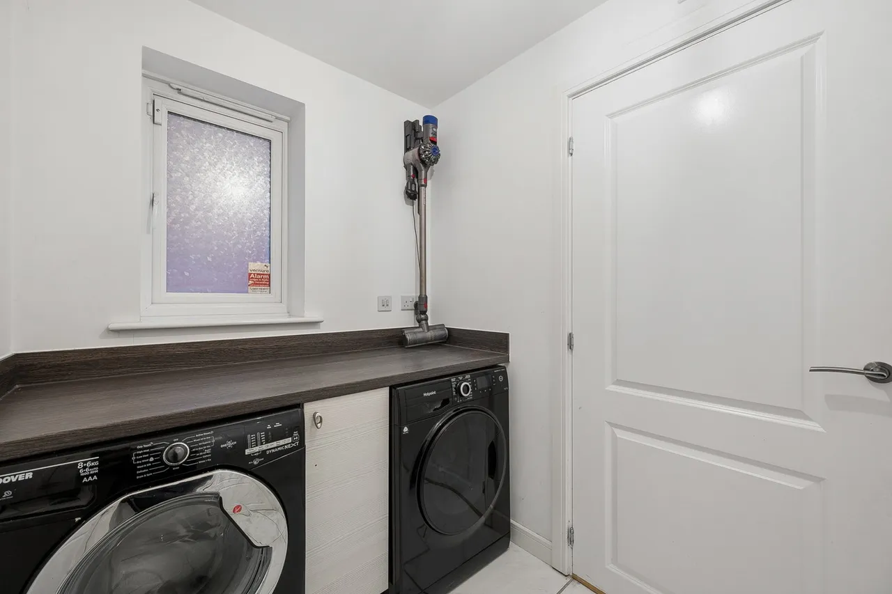 Weavers Gate, Hyde, SK14, photo 8