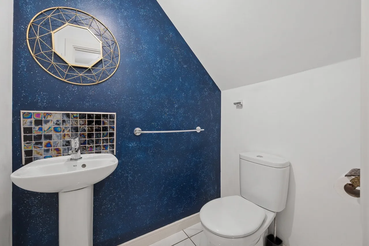 Weavers Gate, Hyde, SK14, photo 9