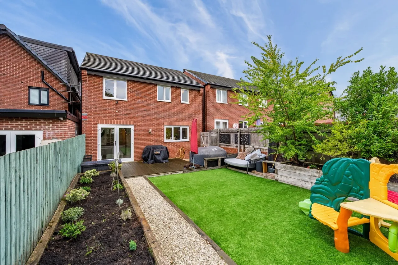 3 bed house for sale, Weavers Gate, Hyde, SK14