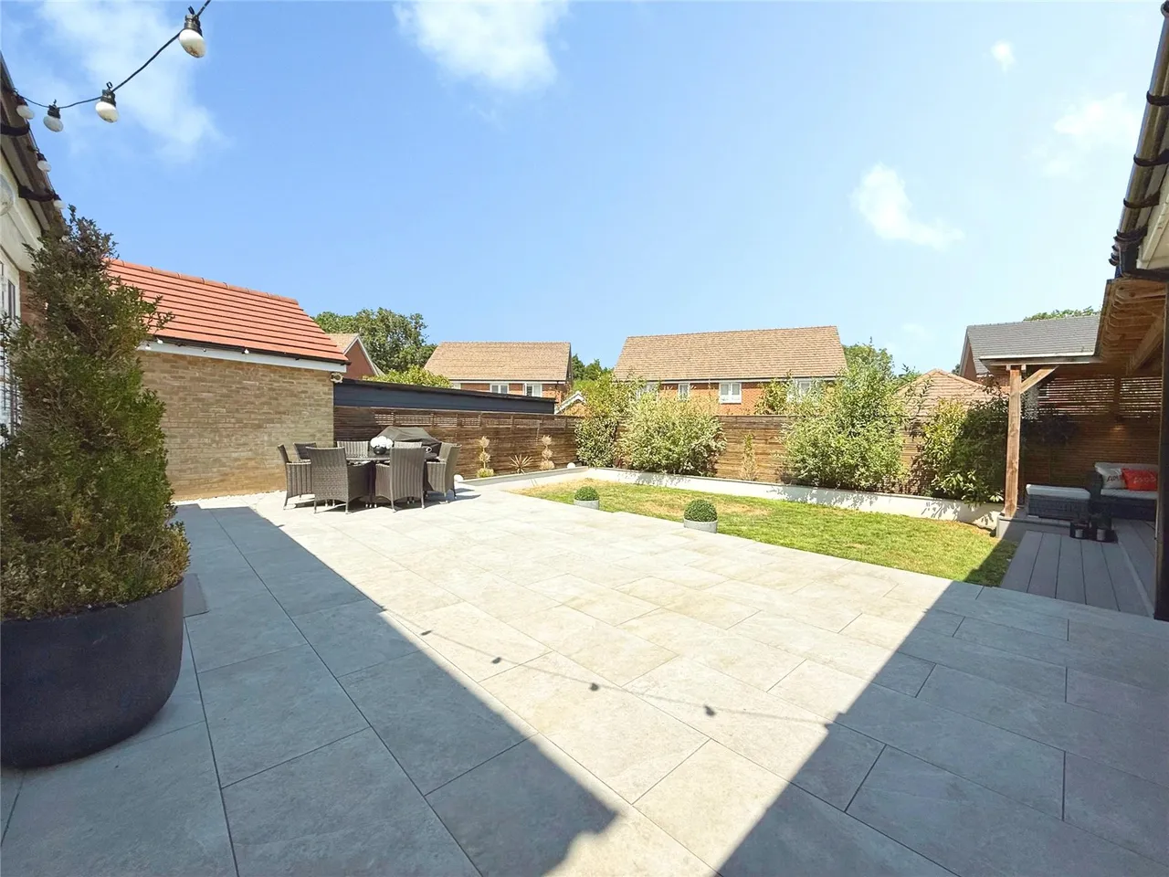 Urnfield, Yateley, Hampshire, GU46 7AX, photo 19