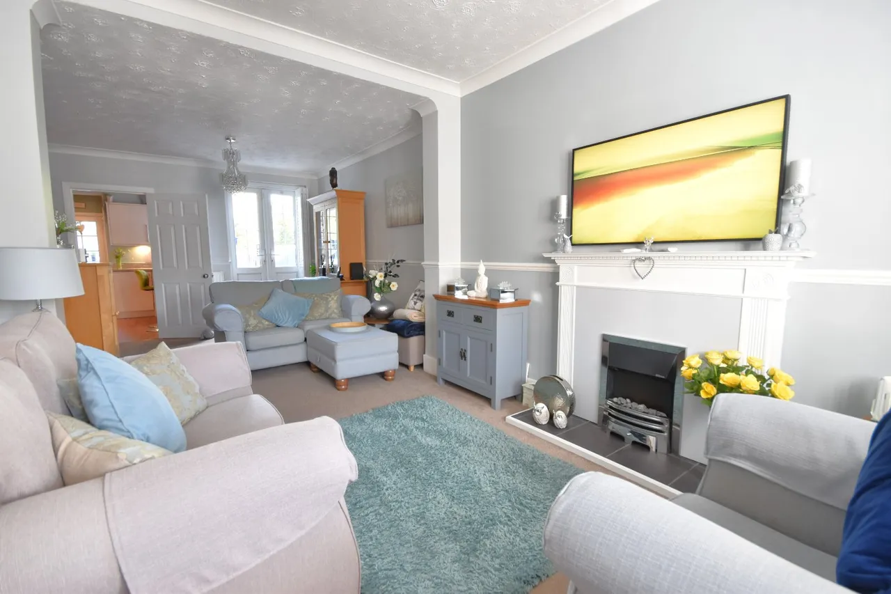 Albury Road, Merstham, RH1, photo 2