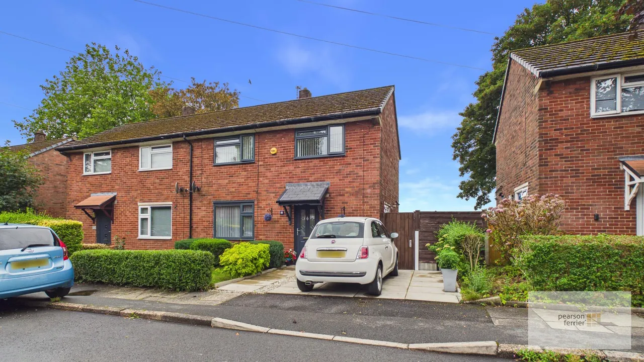 2 bed house for sale — Woodward Close, Bury, BL9 6PB