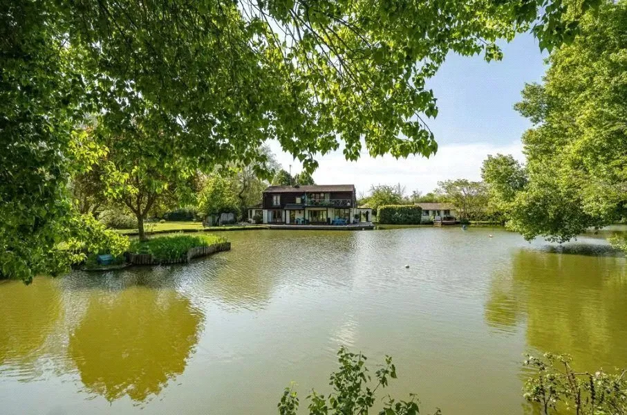 4 bed house for sale — Marsh, Aylesbury, Buckinghamshire, HP17