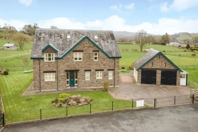 4 bed house for sale, Church Close, Boughrood, LD3