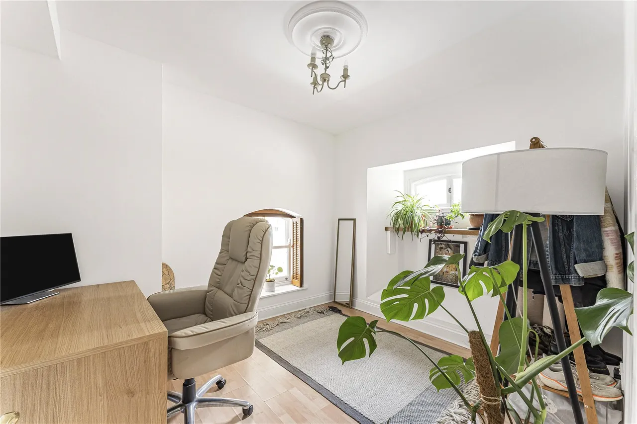 Whitechapel Road, London, E1, photo 6
