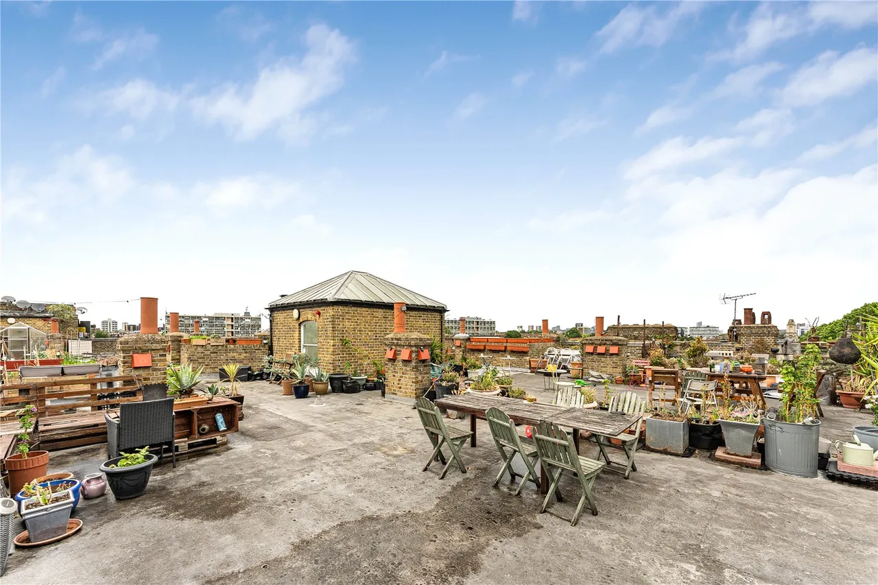 Whitechapel Road, London, E1, photo 12