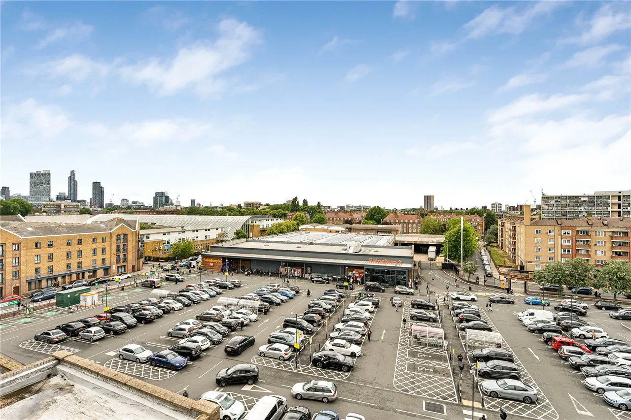 Whitechapel Road, London, E1, photo 15