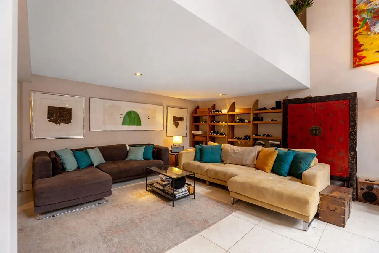 Windmill Drive, London, photo 8