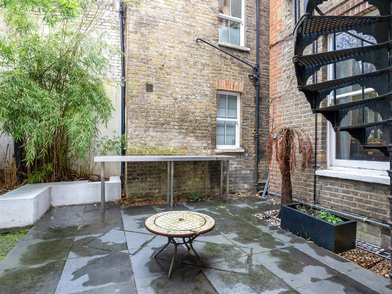 Windmill Drive, London, photo 3