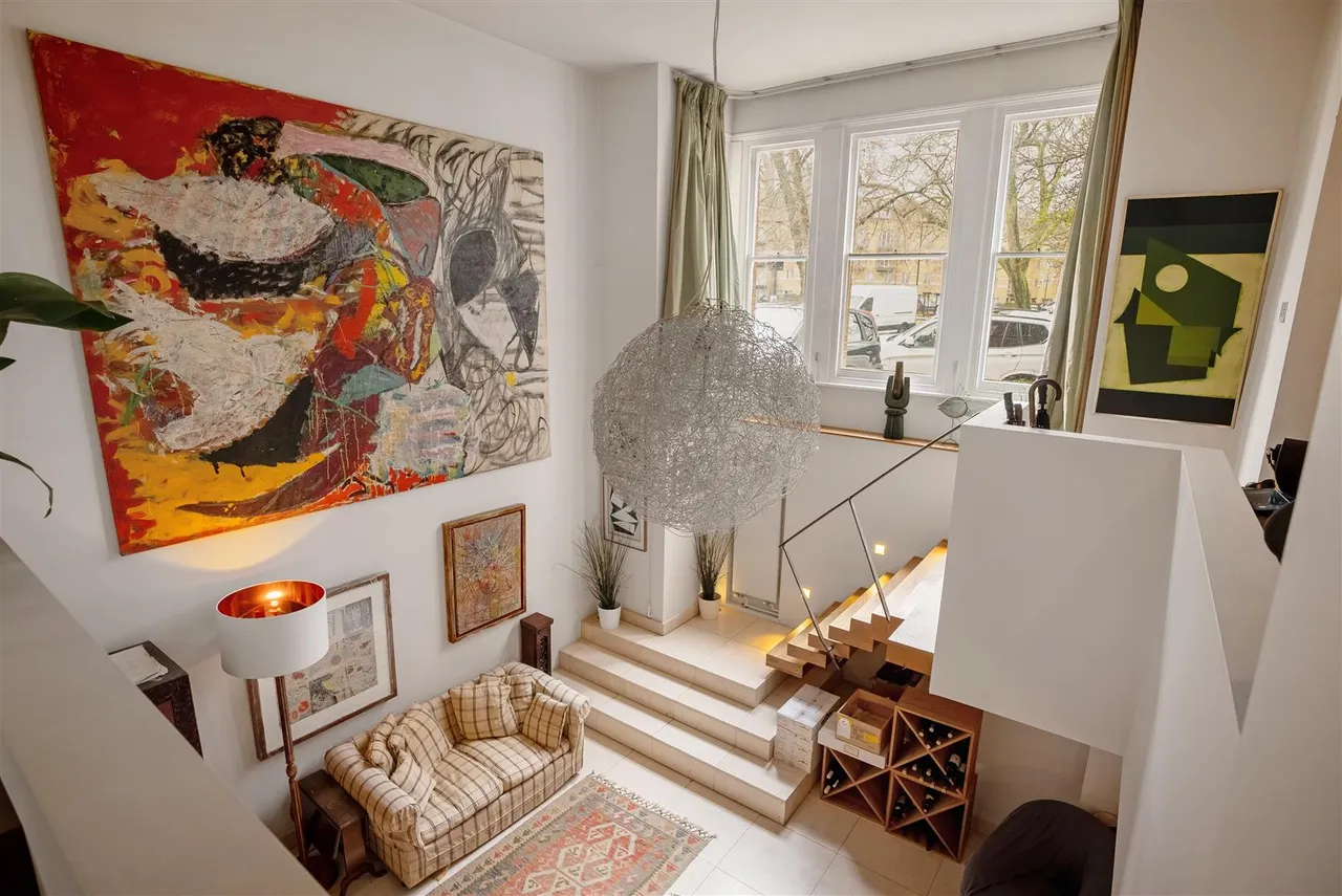 Windmill Drive, London, photo 9
