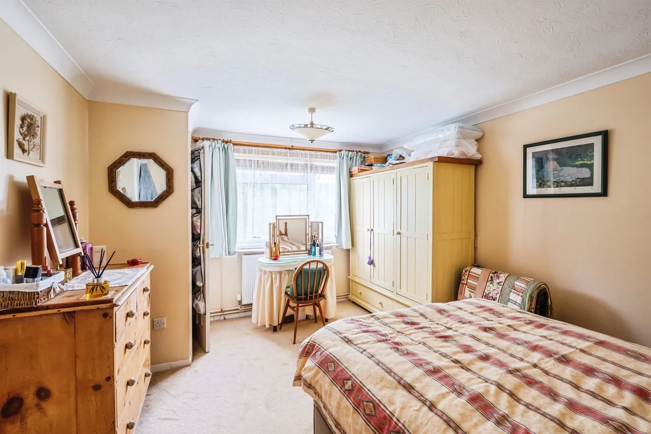 Appledore Close, Eastbourne, photo 11