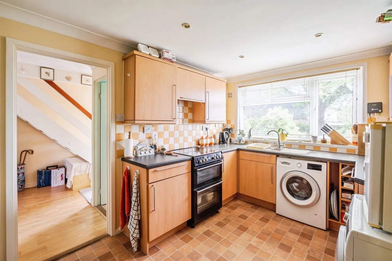 Appledore Close, Eastbourne, photo 6