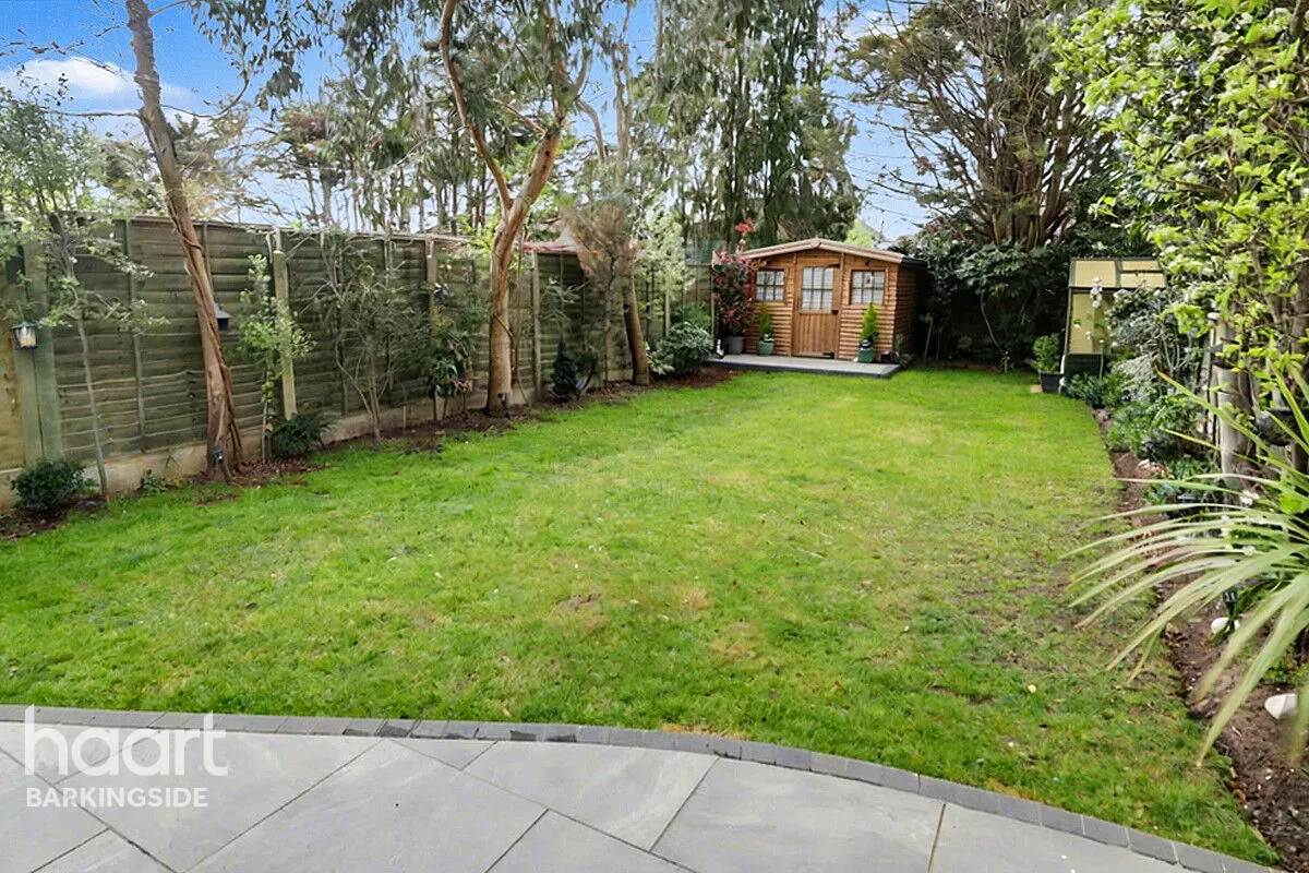 Caterham Avenue, Clayhall, IG5, photo 33