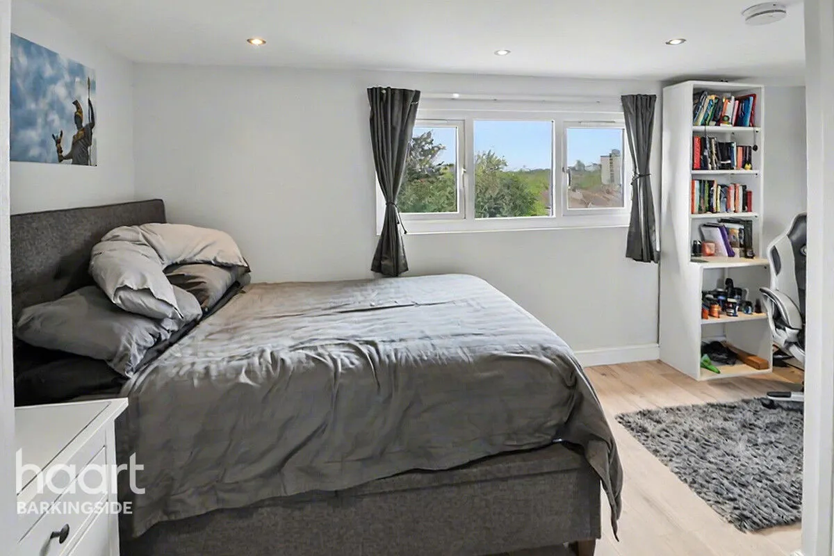 Caterham Avenue, Clayhall, IG5, photo 30