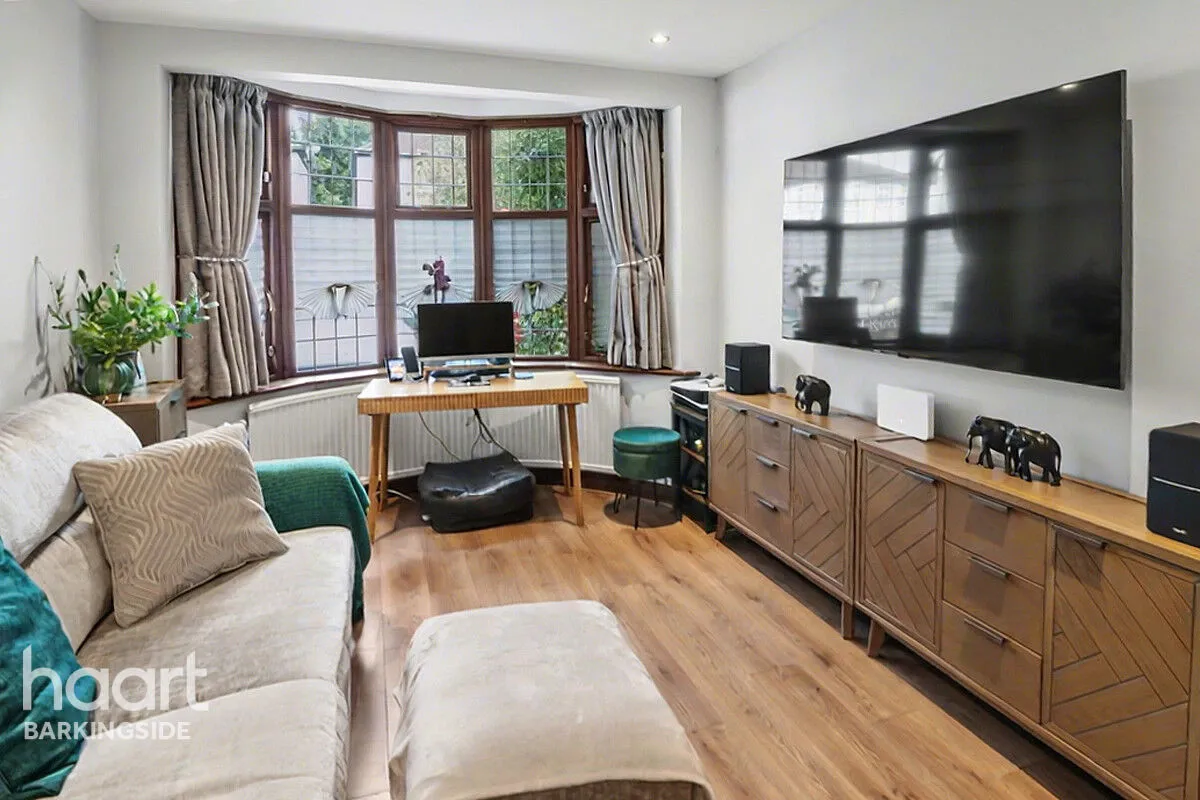 Caterham Avenue, Clayhall, IG5, photo 9