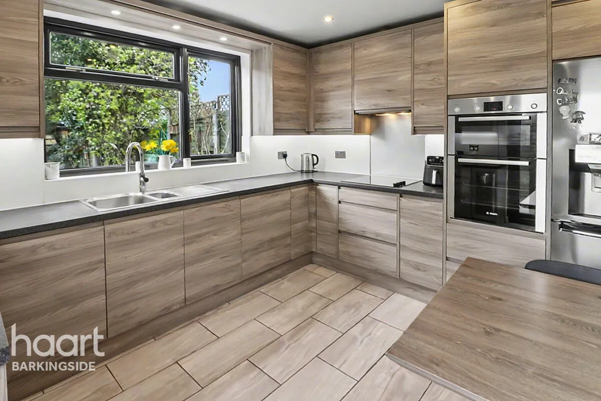 Caterham Avenue, Clayhall, IG5, photo 13