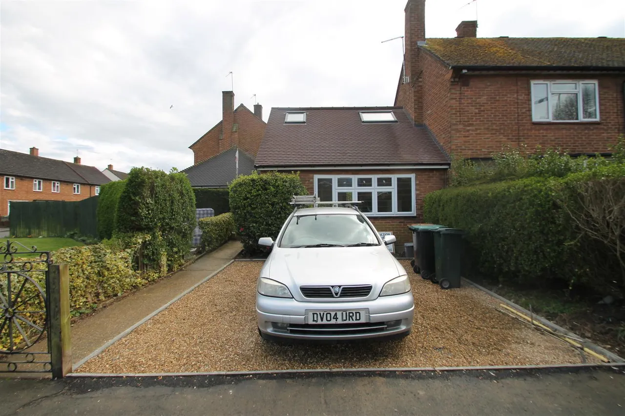 2 bed house to rent, Hayling Road, South Oxhey, WD19