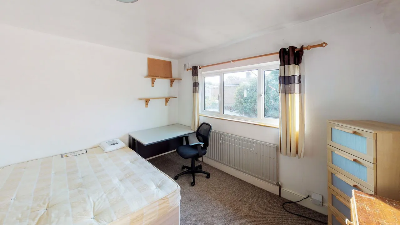 Briars Wood, Hatfield, AL10, photo 17