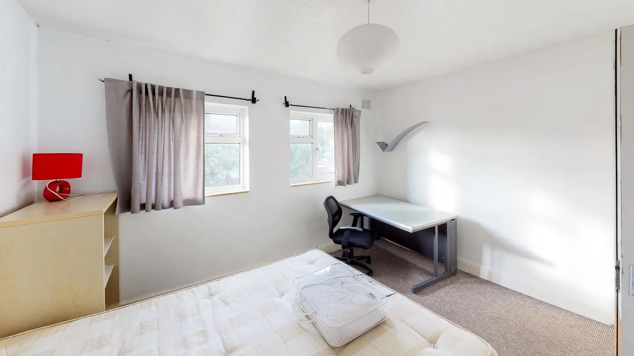 Briars Wood, Hatfield, AL10, photo 21