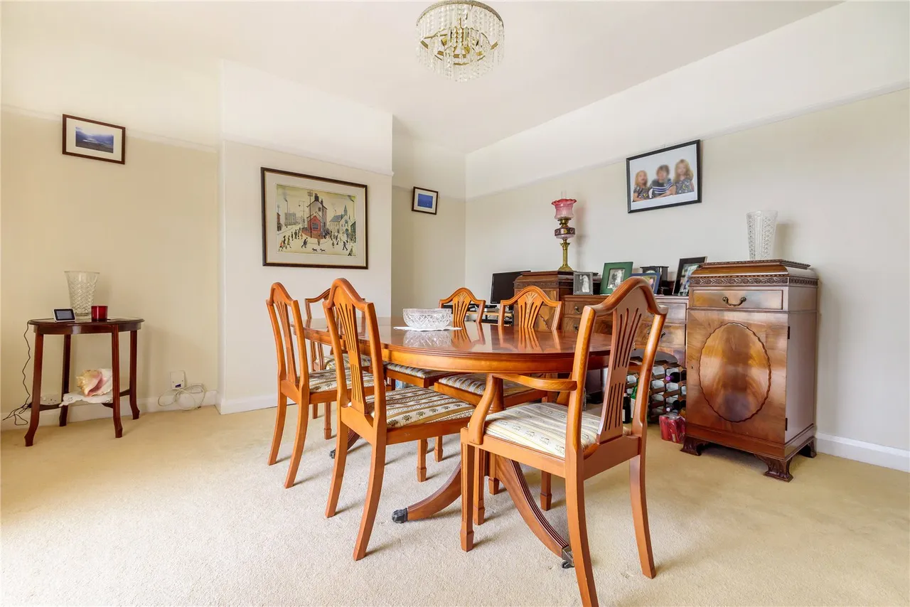 Warwick Close, Hampton, TW12 2TY, photo 4