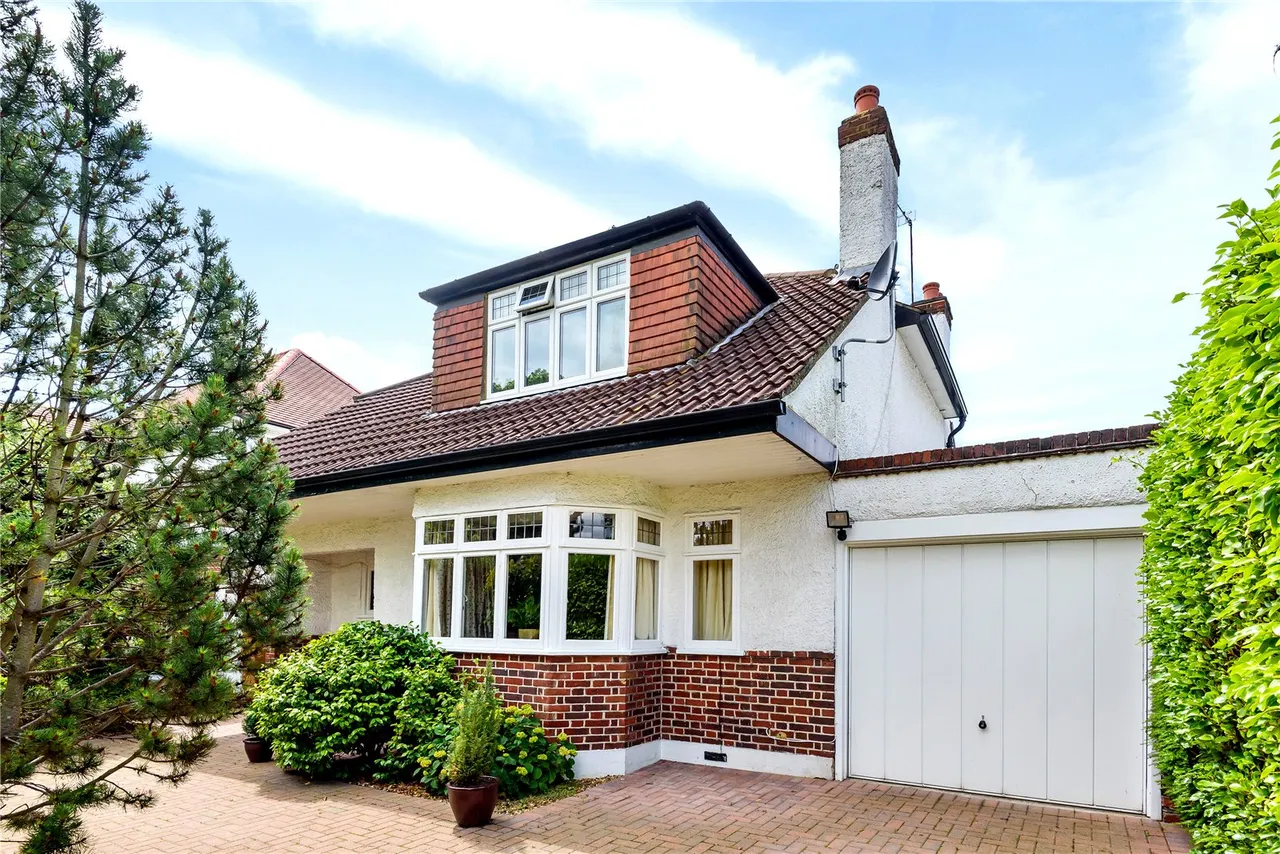 Warwick Close, Hampton, TW12 2TY, photo 2