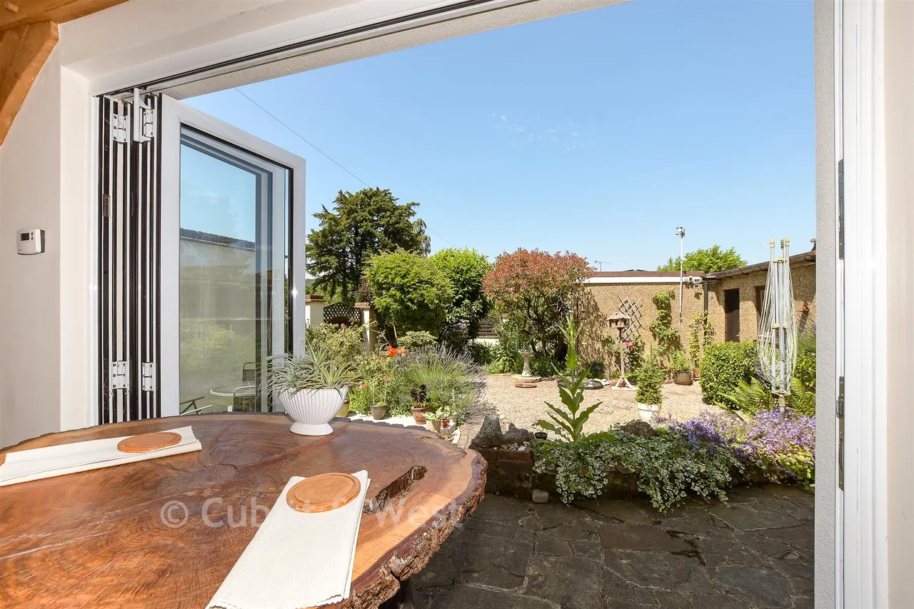 Guildford Road, Westcott, RH4, photo 9