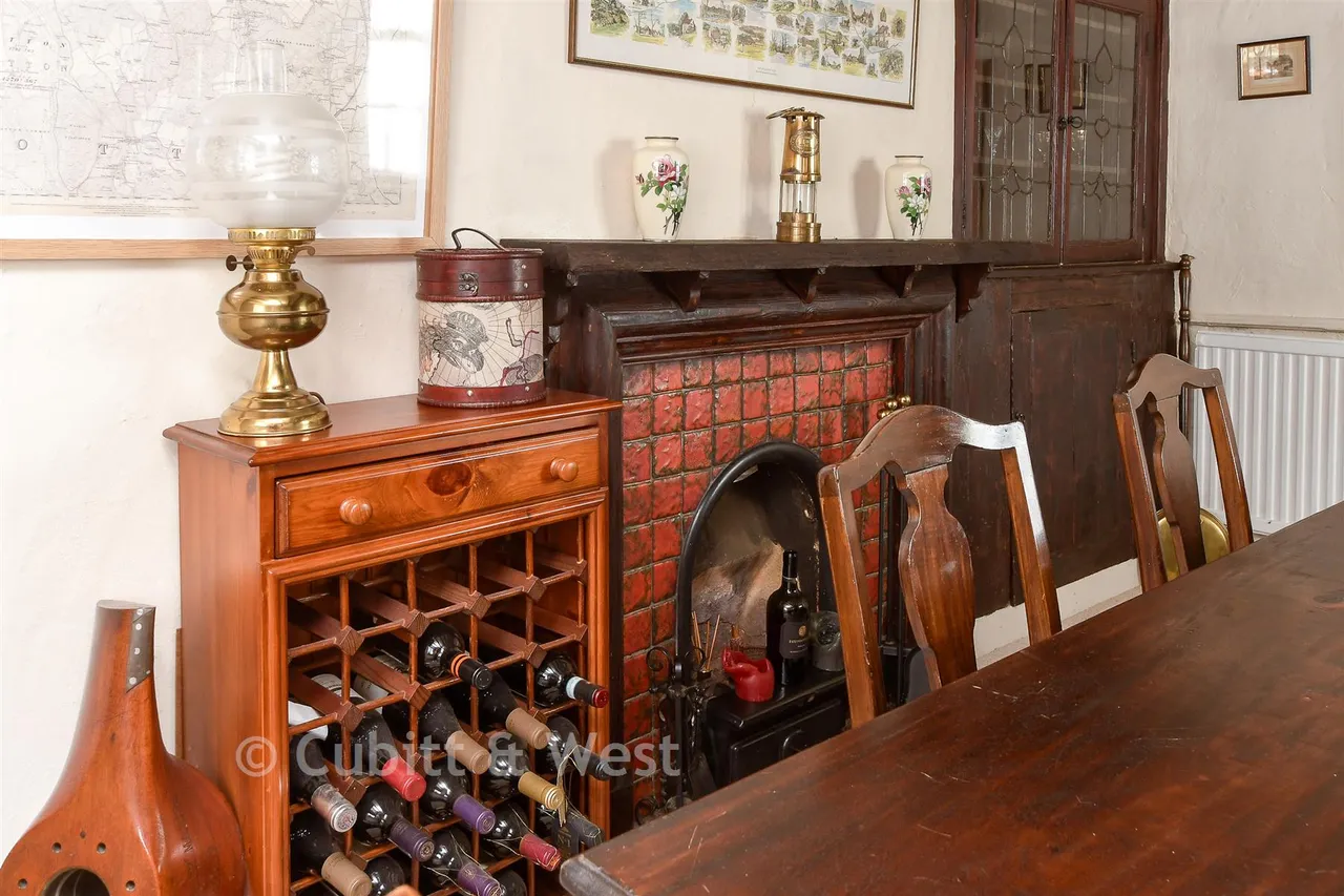 Guildford Road, Westcott, RH4, photo 8
