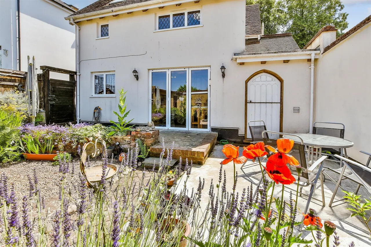 Guildford Road, Westcott, RH4, photo 17