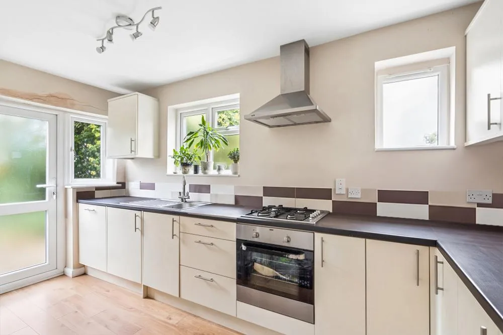 2 bed flat to rent, Northdown Close, Ruislip, HA4