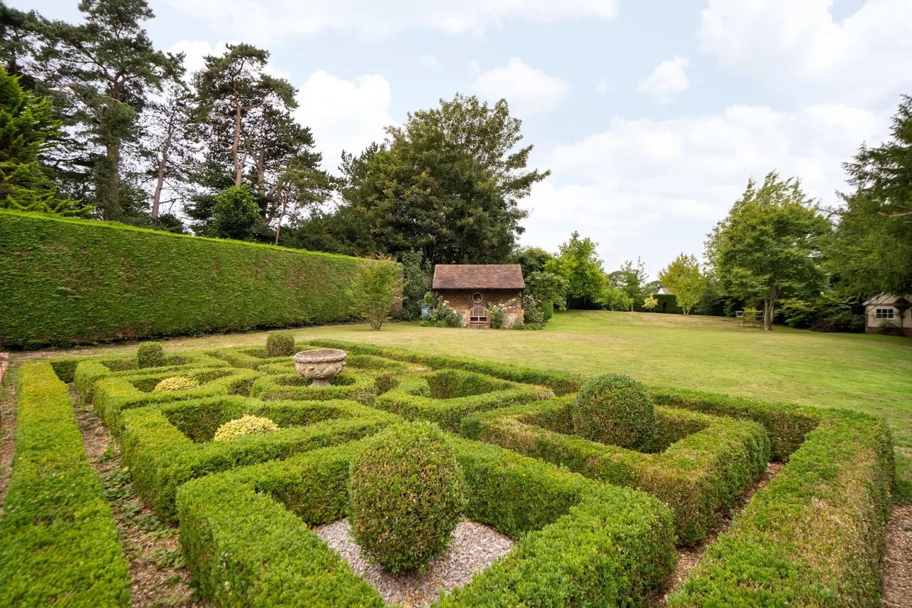 Slines Oak Road, Woldingham, CR3, photo 4