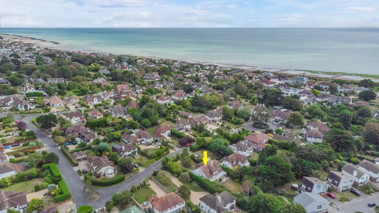 West Close, Middleton-on-Sea, West Sussex, PO22 7RP, photo 2