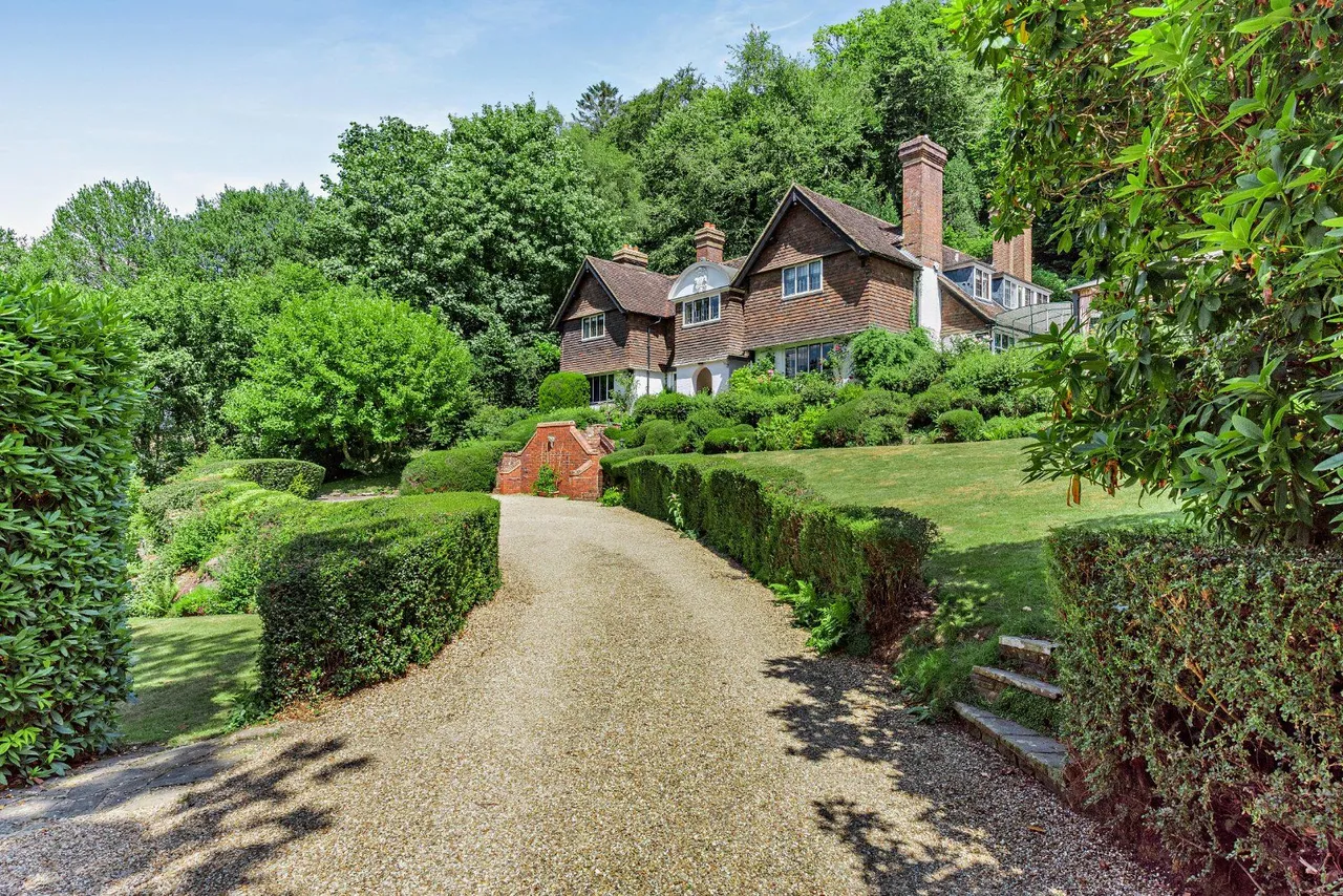 6 bed house for sale — Hindhead Road, Haslemere, Surrey, GU27 1LP