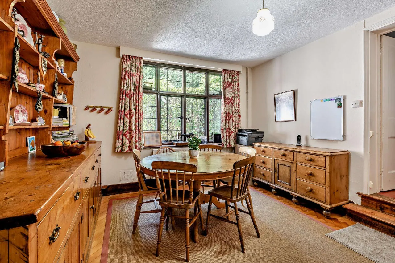 Hindhead Road, Haslemere, Surrey, GU27 1LP, photo 6