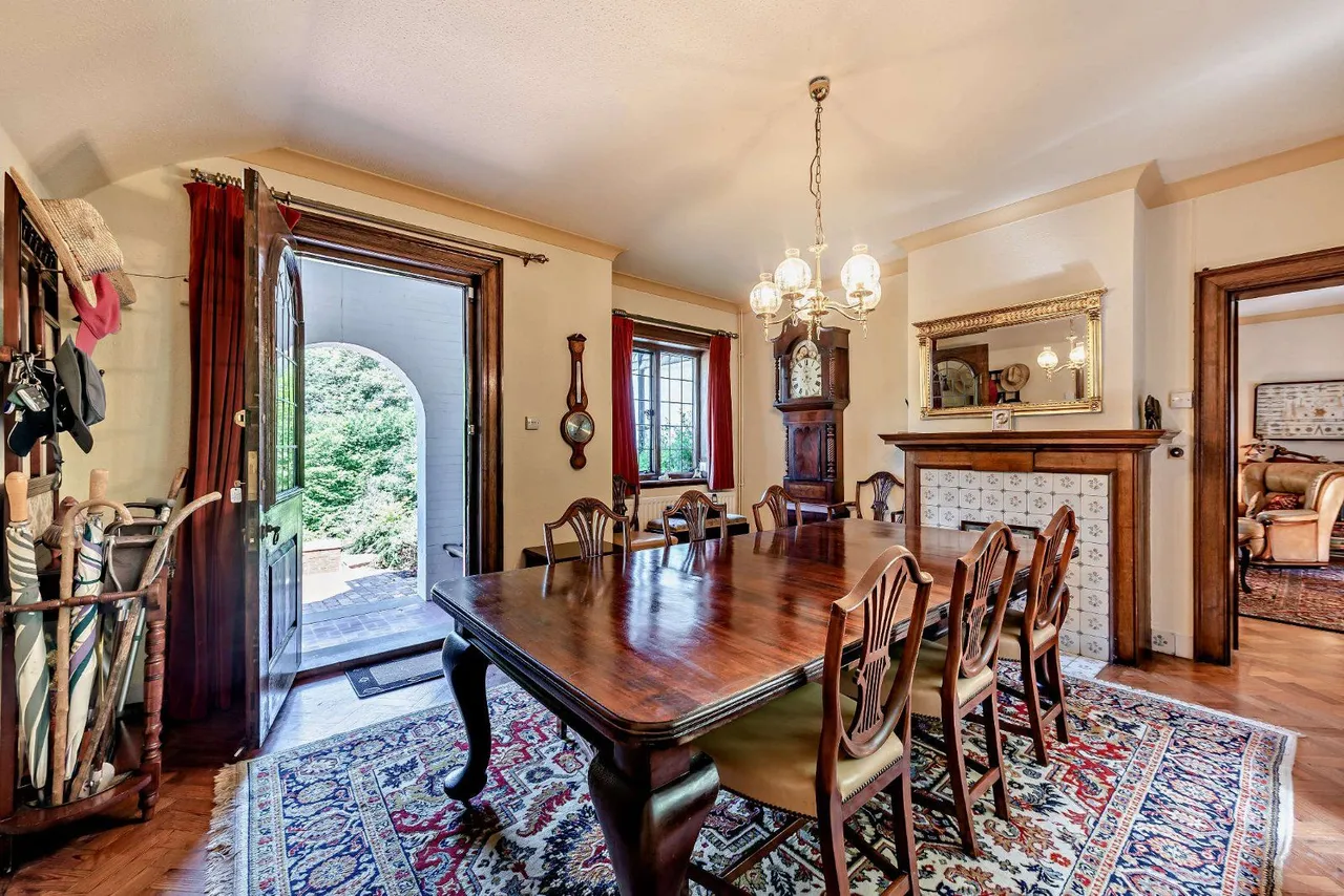 Hindhead Road, Haslemere, Surrey, GU27 1LP, photo 5