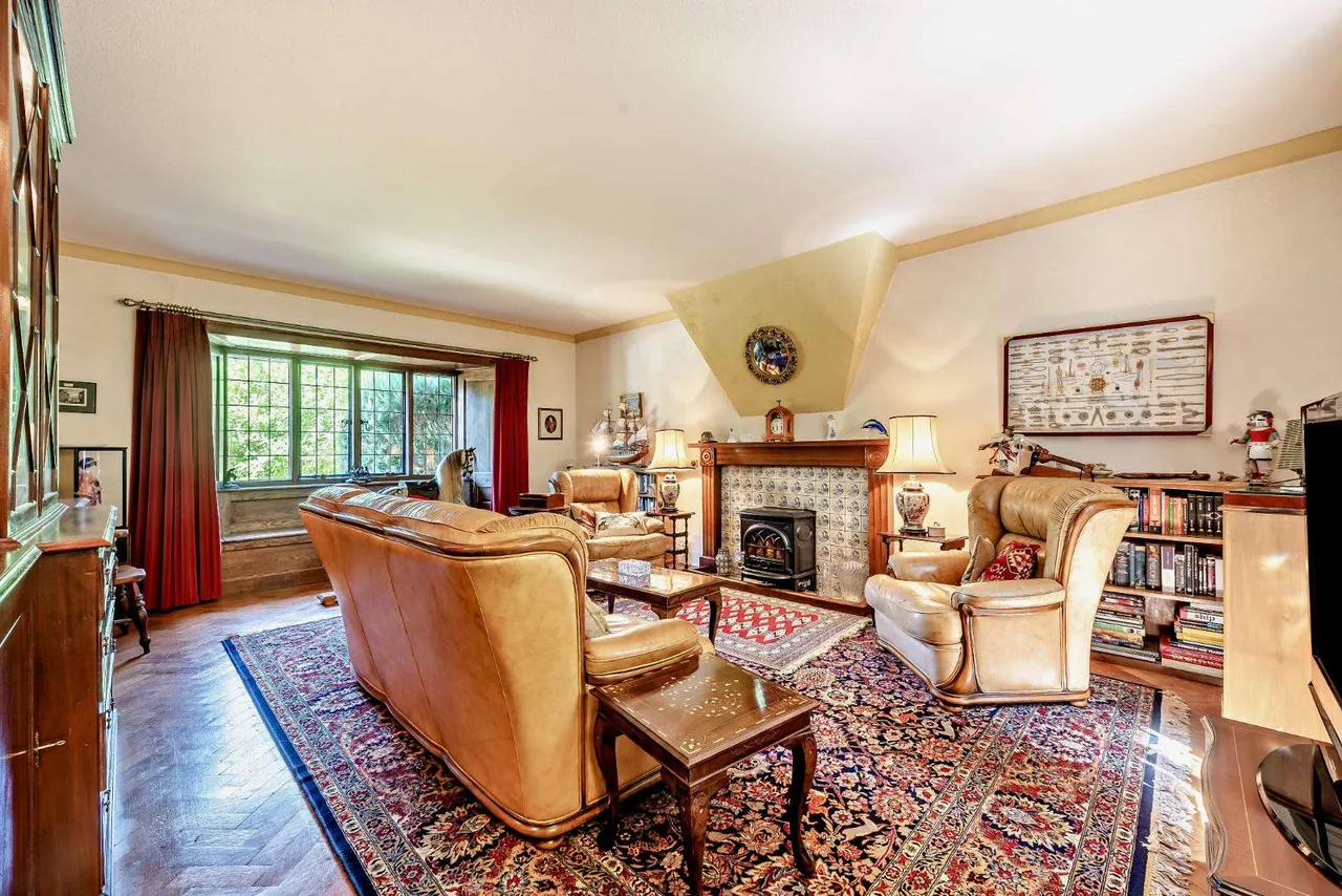 Hindhead Road, Haslemere, Surrey, GU27 1LP, photo 3