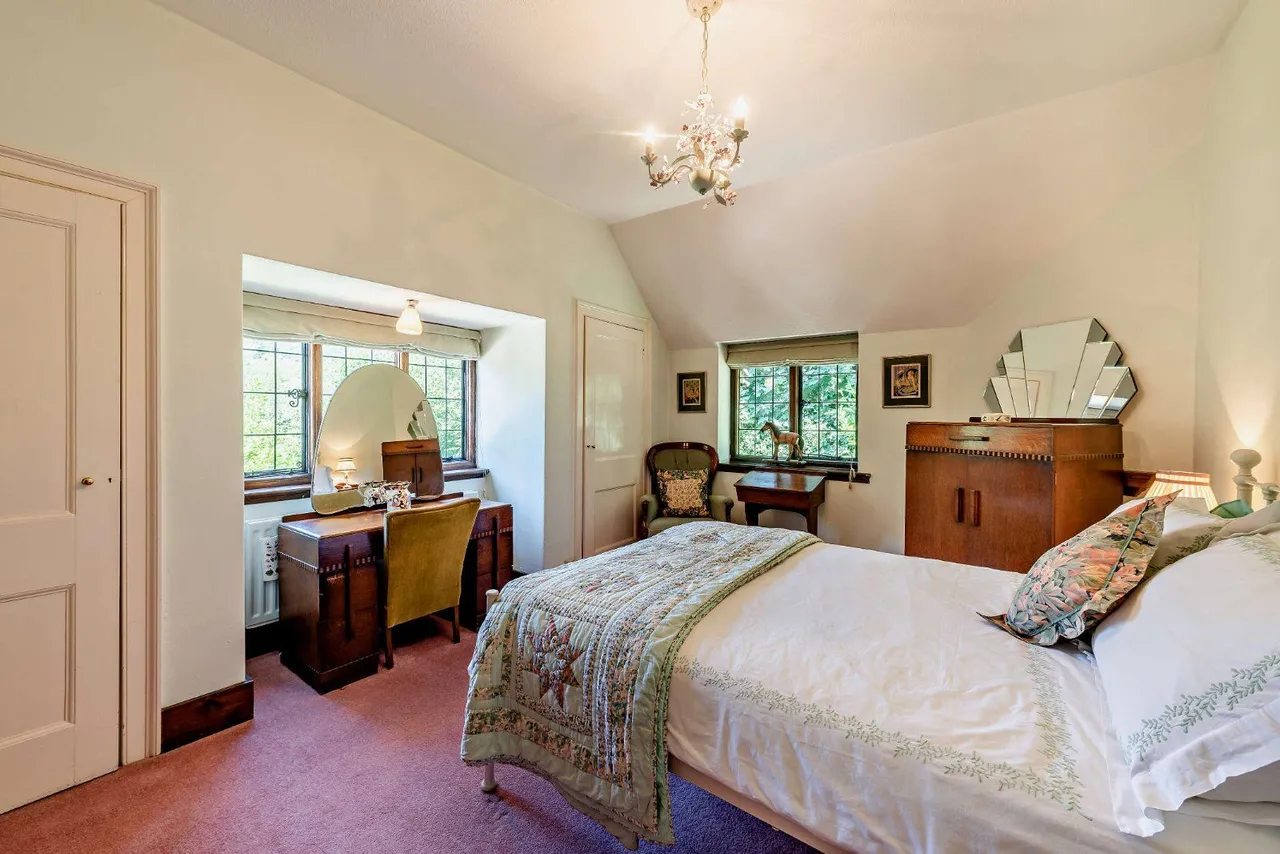 Hindhead Road, Haslemere, Surrey, GU27 1LP, photo 9
