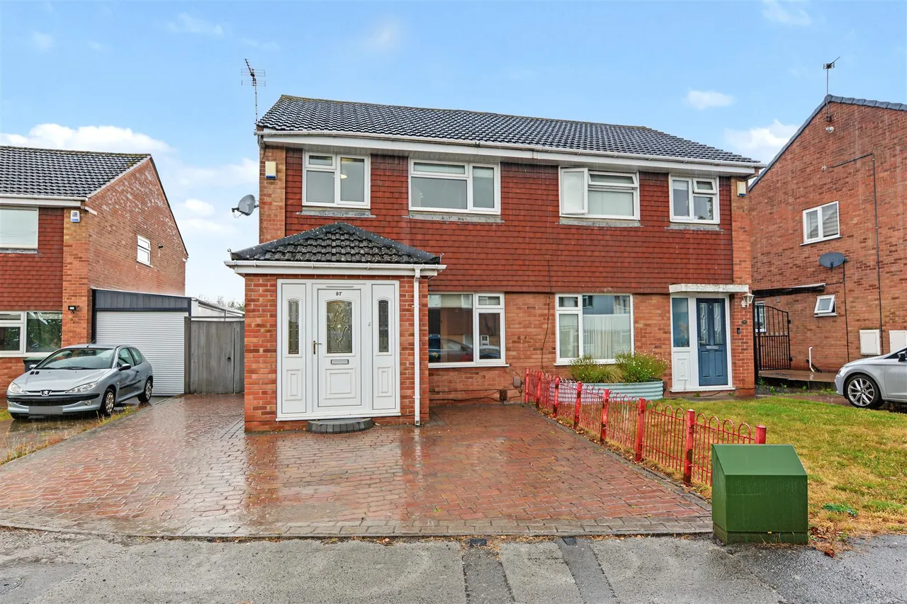 3 bed house for sale, Latimer Drive, Bramcote, NG9