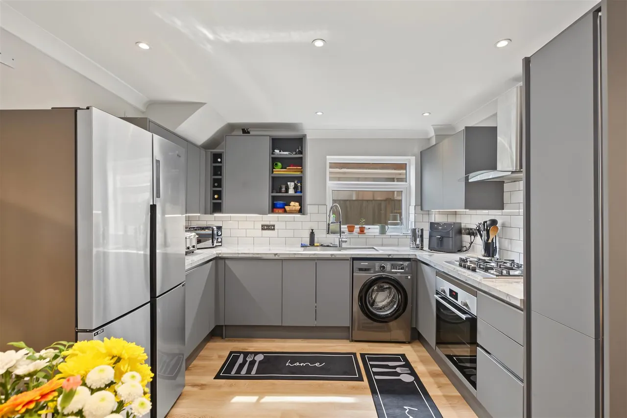 Latimer Drive, Bramcote, NG9, photo 8