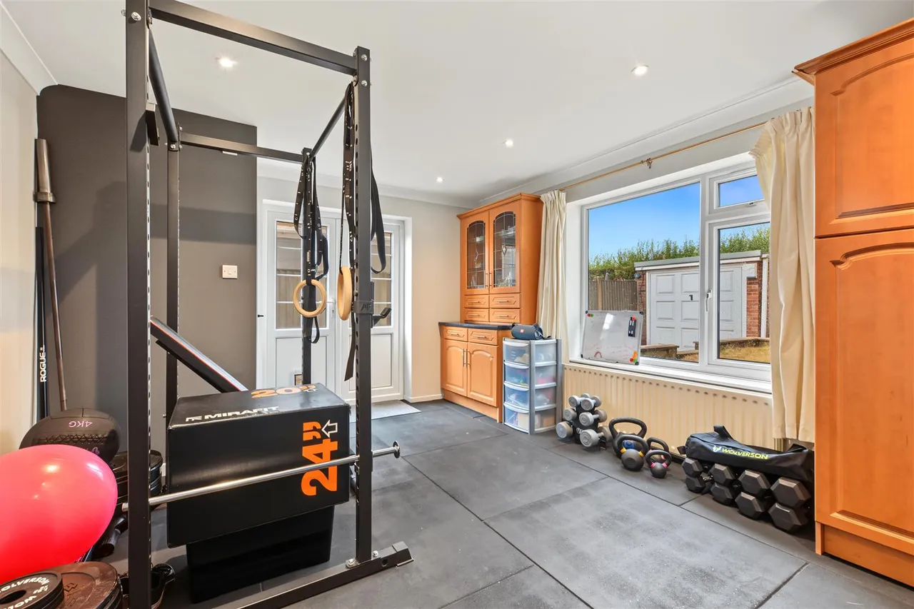 Latimer Drive, Bramcote, NG9, photo 9